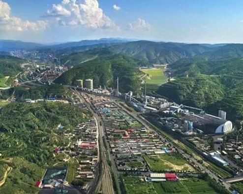 吕梁胜景,烟波古木间,墨客挥毫情