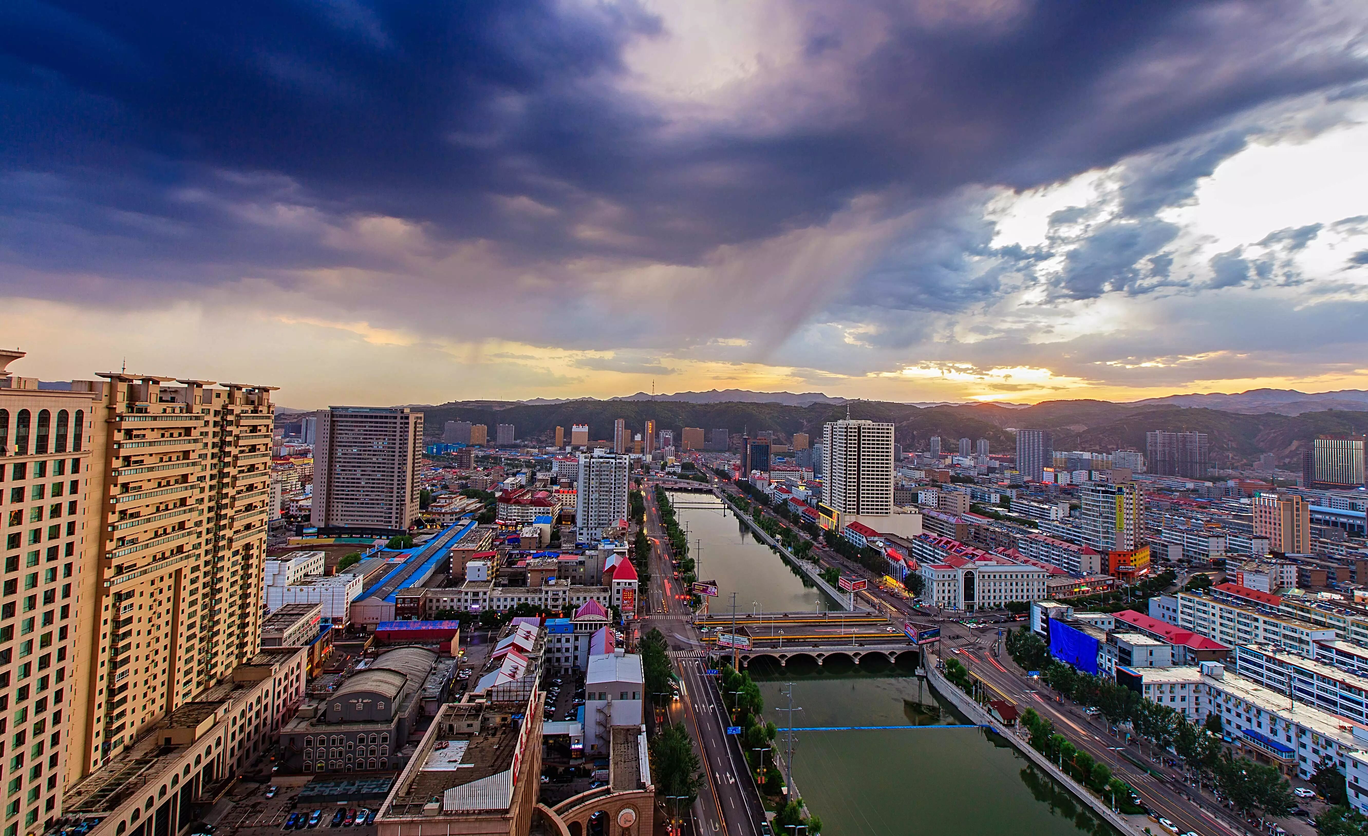 吕梁胜景,烟波古木间,墨客挥毫情